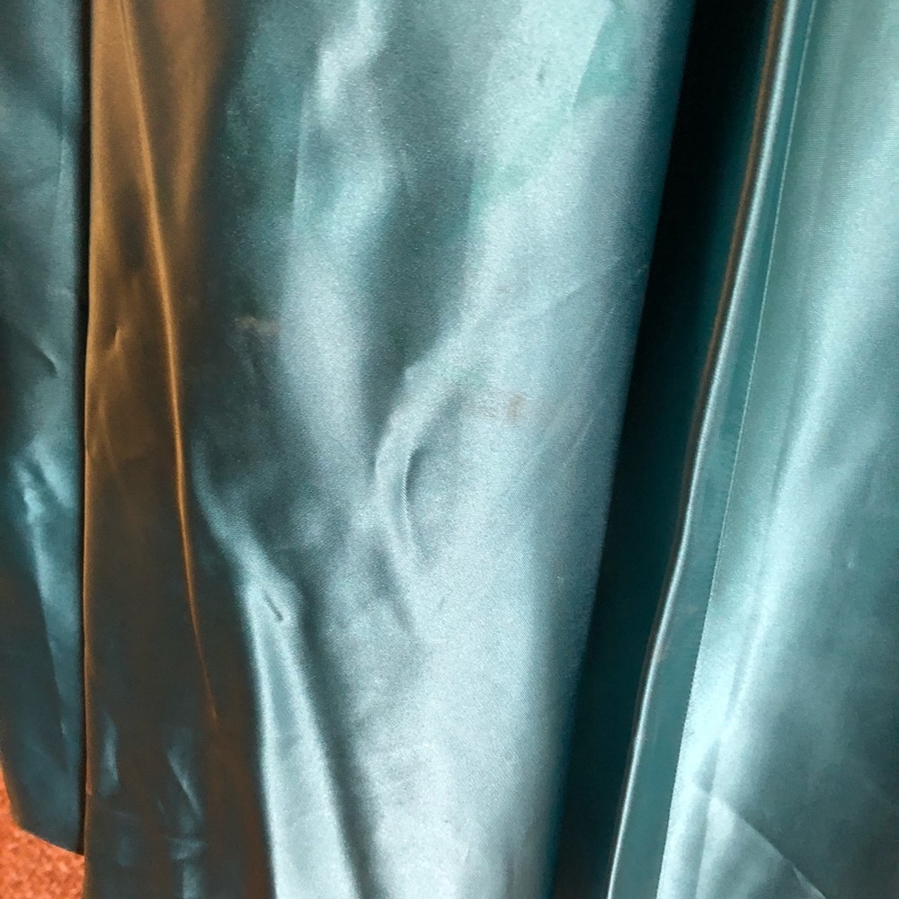 Formal dress - Picture 3 of 4